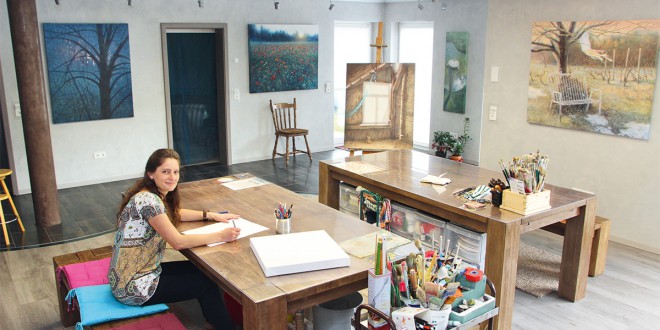 Elvira Schröder in ihrem Atelier