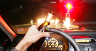 ss_100176341 Waghäusel Alkohol Unfall Baum Promille Führerschein