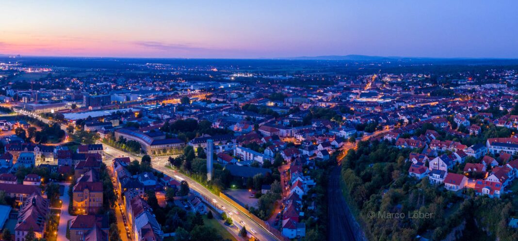 Bild der Woche | Großstadt-Feeling macht sich breit Panorama Bruchsal in der Abenddämmerung - Bild der Woche