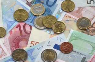 Geld Euro Cent reich Geldscheine