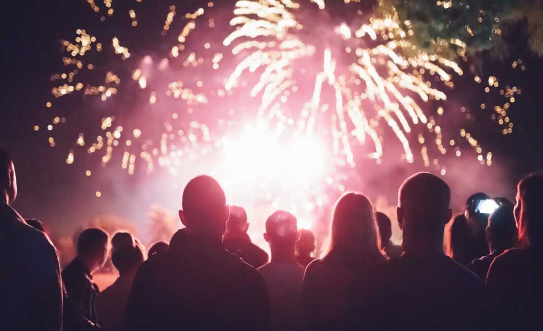 Feuerwerk an Silvester – die Urknall-Sünde? Symbolbild Silvester Raketen Feuerwerk