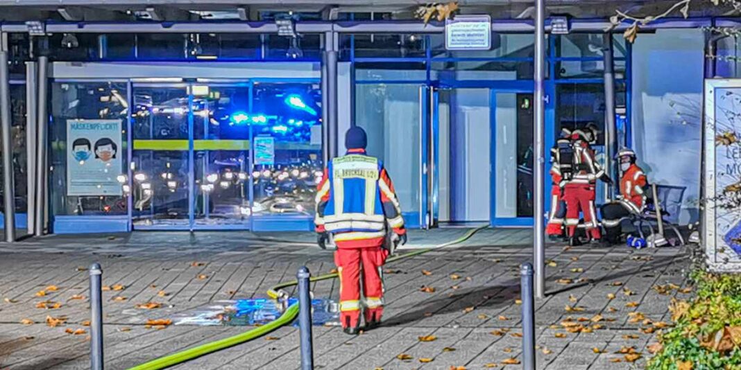 Bruchsal | Nächtlicher Großeinsatz in Bruchsaler Schwimmbad „SaSch“ Bruchsal | Nächtlicher Großeinsatz in Bruchsaler Schwimmbad „SaSch“