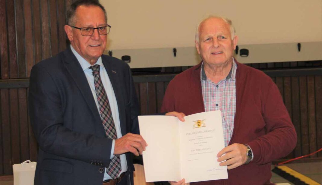 WAGHÄUSEL | Kurt Klumpp erhält Landesehrennadel WAGHÄUSEL | Kurt Klumpp erhält Landesehrennadel