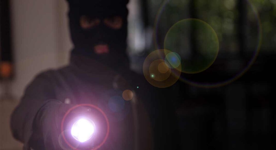 BRUCHSAL | Einbrecher in der Stadtgrabenstraße. Polizei sucht Zeugen. BRUCHSAL | Einbrecher in der Stadtgrabenstraße. Polizei sucht Zeugen.