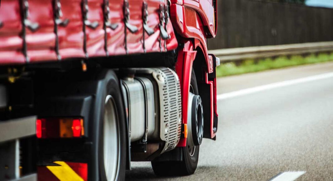 Alkoholisierter Lkw-Fahrer gerät auf B35 mehrfach in den Gegenverkehr Alkoholisierter Lkw-Fahrer gerät auf B35 mehrfach in den Gegenverkehr