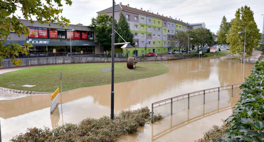 Video 14.8.: Auch Bruchsal unter Wasser: Siemensunterführung überflutet und gesperrt Video 14.8.: Auch Bruchsal unter Wasser: Siemensunterführung überflutet und gesperrt