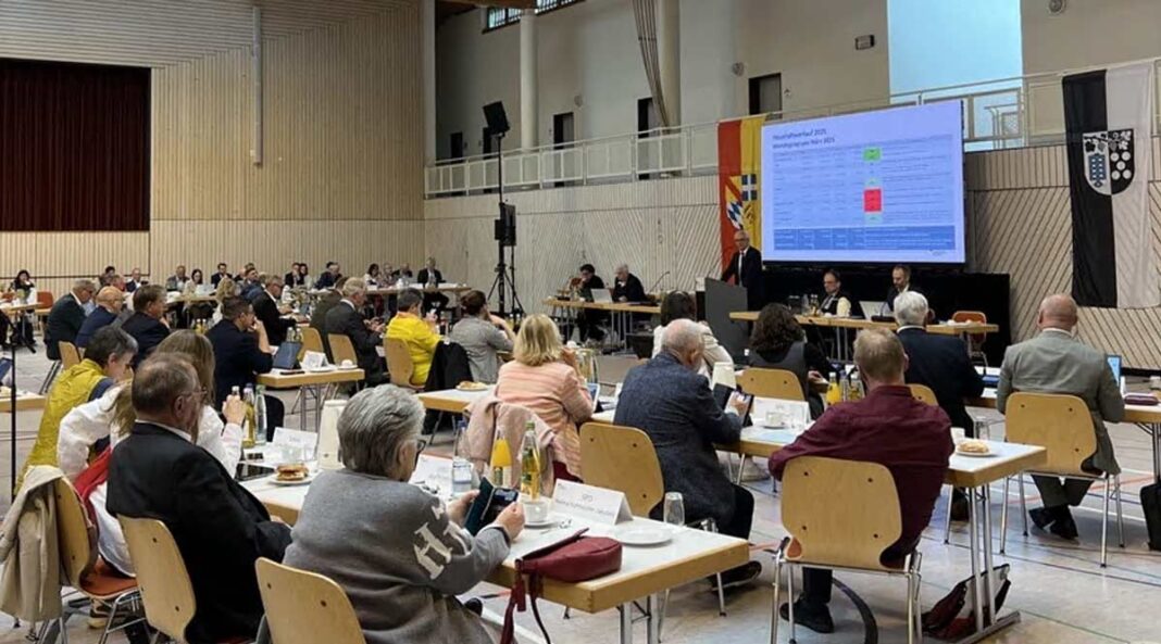 Finanzdruck im Landkreis: „Wir können nicht so viel sparen, wie andere unser Geld ausgeben!“ Finanzdruck im Landkreis: „Wir können nicht so viel sparen, wie andere unser Geld ausgeben!“