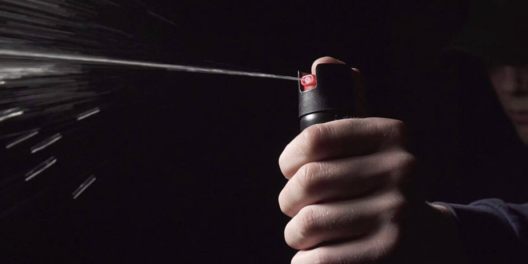 Pfefferspray in der Straßenbahn: 16 Verletzte Pfefferspray in der Straßenbahn: 16 Verletzte