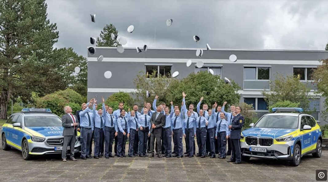 Verstärkung in Uniform – Bruchsal entlässt 19 Absolventinnen und Absolventen in den Polizeidienst Verstärkung in Uniform – Bruchsal entlässt 19 Absolventinnen und Absolventen in den Polizeidienst