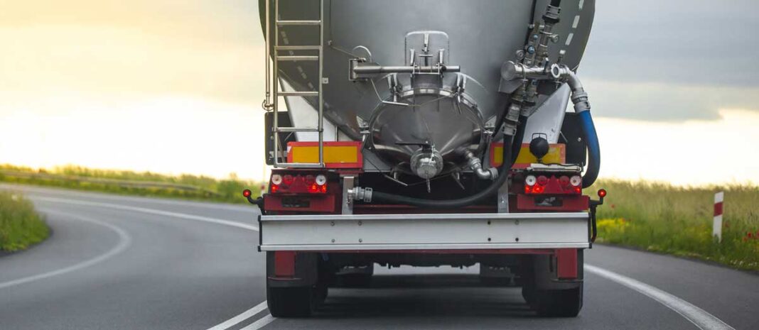 Diesel läuft kilometerweit aus – stundenlange Vollsperrung der K3575 Diesel läuft kilometerweit aus – stundenlange Vollsperrung der K3575