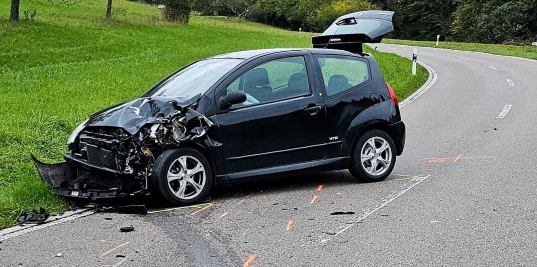 UPDATE: 16-Jähriger Mopedfahrer nach Frontalcrash in Klinik gestorben UPDATE: 16-Jähriger Mopedfahrer nach Frontalcrash in Klinik gestorben