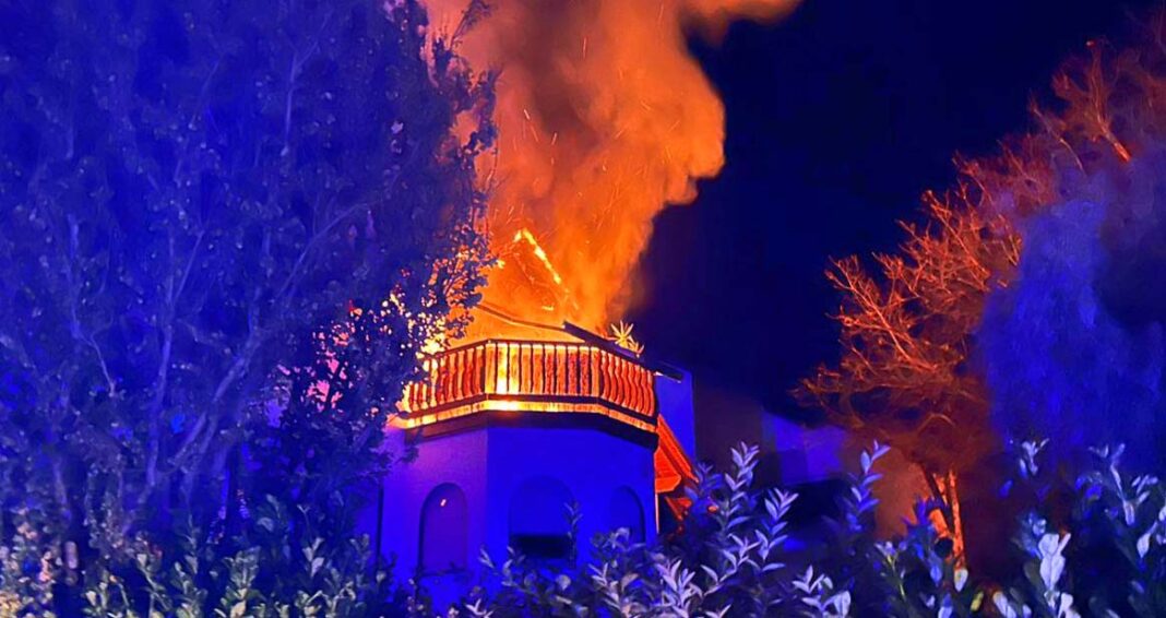 Dachstuhlbrand in Obergrombach: Rauchmelder rettet Leben Dachstuhlbrand in Obergrombach: Rauchmelder rettet Leben