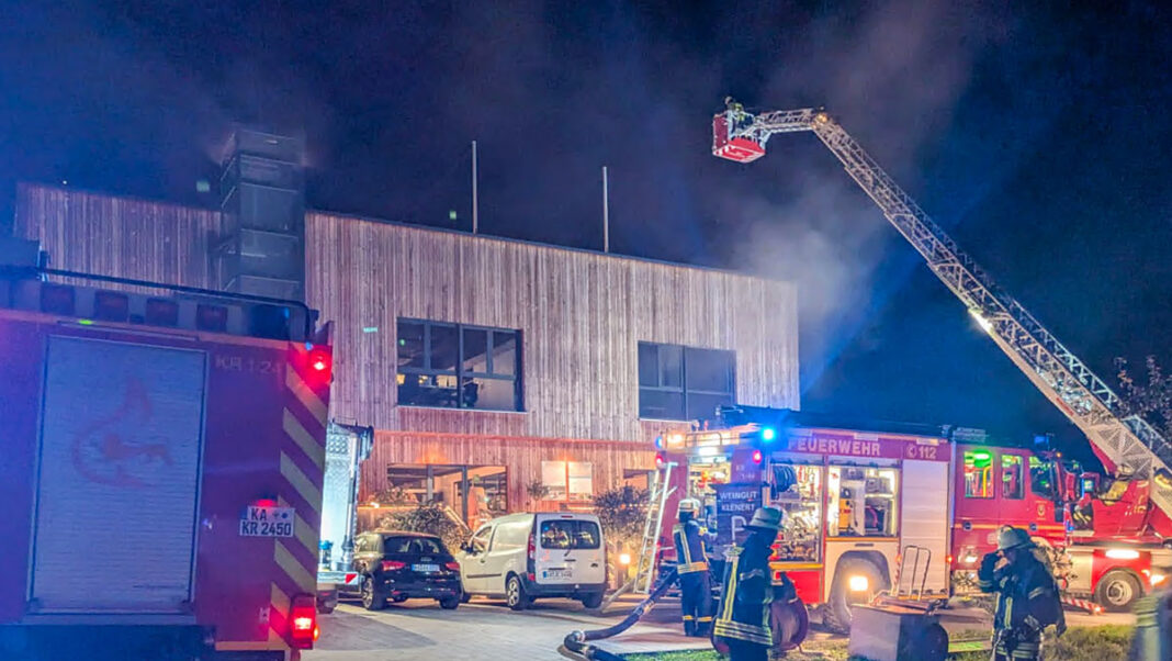 Großübung: Feuerwehr Kraichtal trainiert Ernstfall im Weingut Klenert Großübung: Feuerwehr Kraichtal trainiert Ernstfall im Weingut Klenert