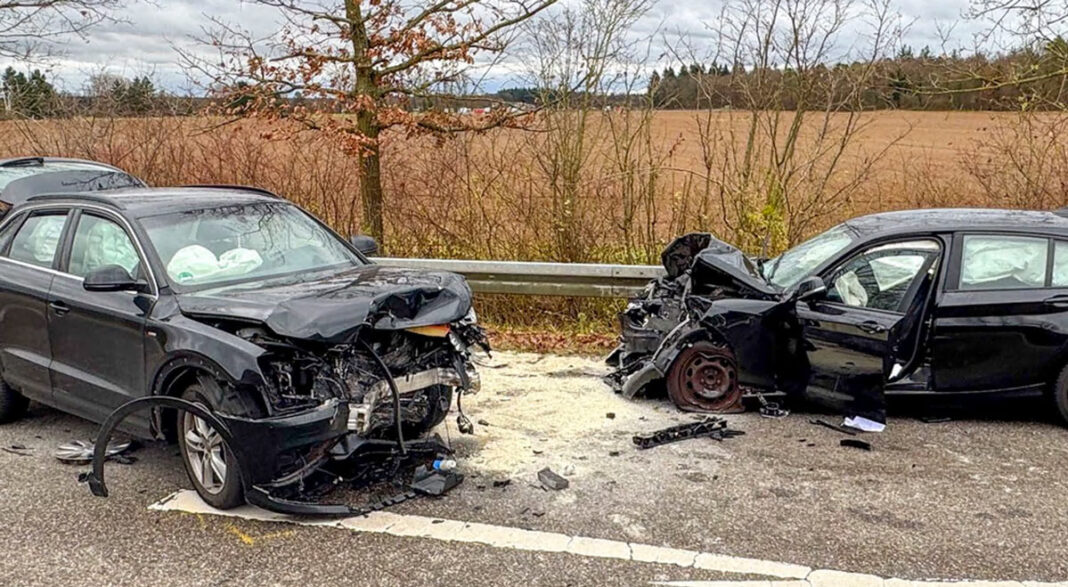 Frontalcrash auf L555 bei Kirrlach: Audi und BMW kollidieren – zwei Verletzte Frontalcrash auf L555 bei Kirrlach: Audi und BMW kollidieren – zwei Verletzte
