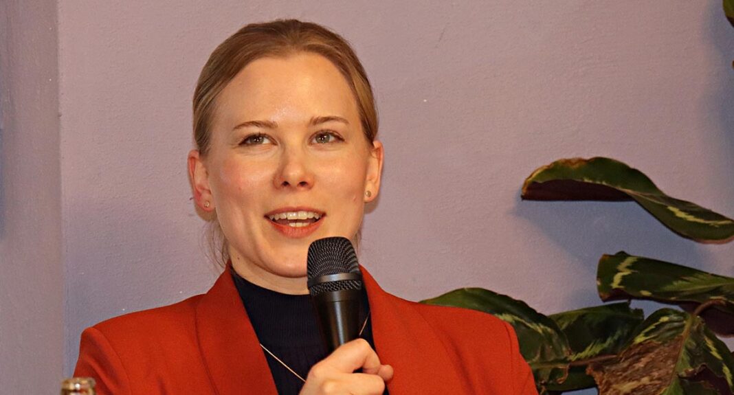 Erfrischend und authentisch: Diskussionsabend mit der BR-Journalistin Julia Ruhs in Bretten Erfrischend und authentisch: Diskussionsabend mit der BR-Journalistin Julia Ruhs in Bretten