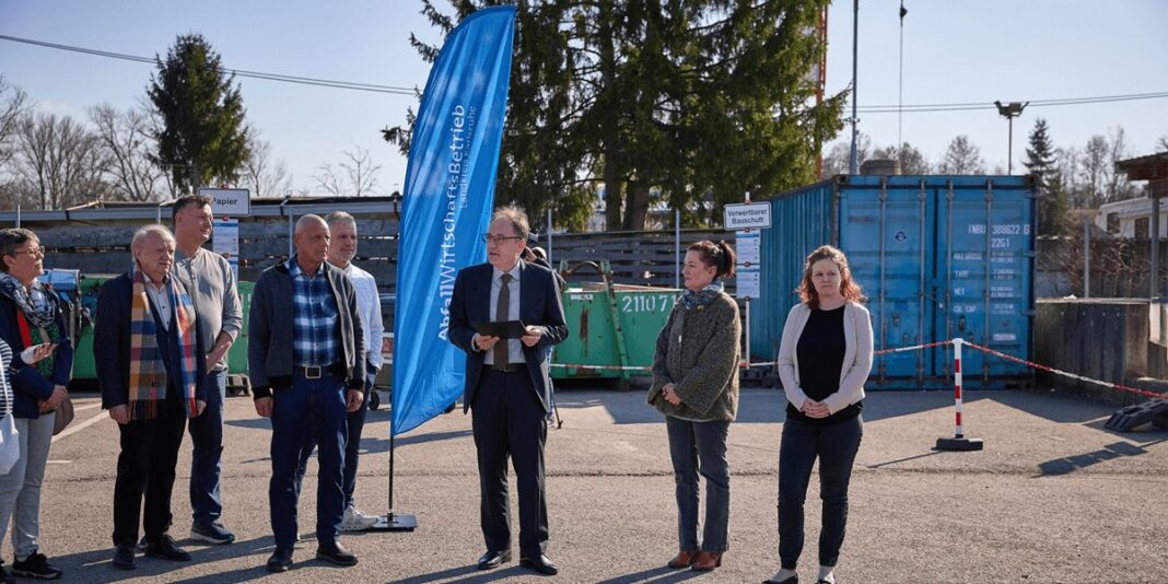 Erster Self-Service-Wertstoffhof im Landkreis Karlsruhe eröffnet Erster Self-Service-Wertstoffhof im Landkreis Karlsruhe eröffnet