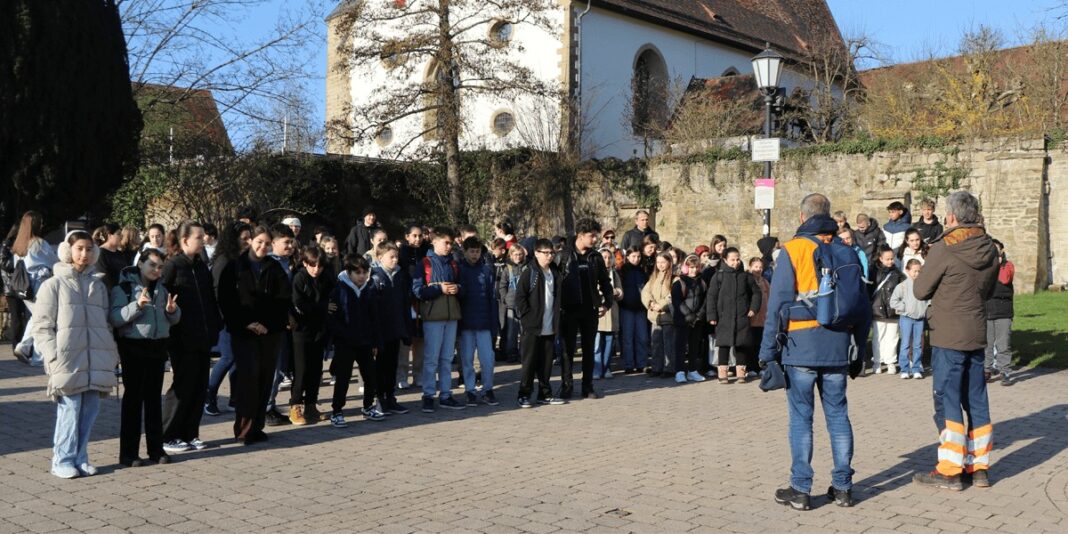 330 Helfer im Einsatz: Oberderdingen räumt auf 330 Helfer im Einsatz: Oberderdingen räumt auf