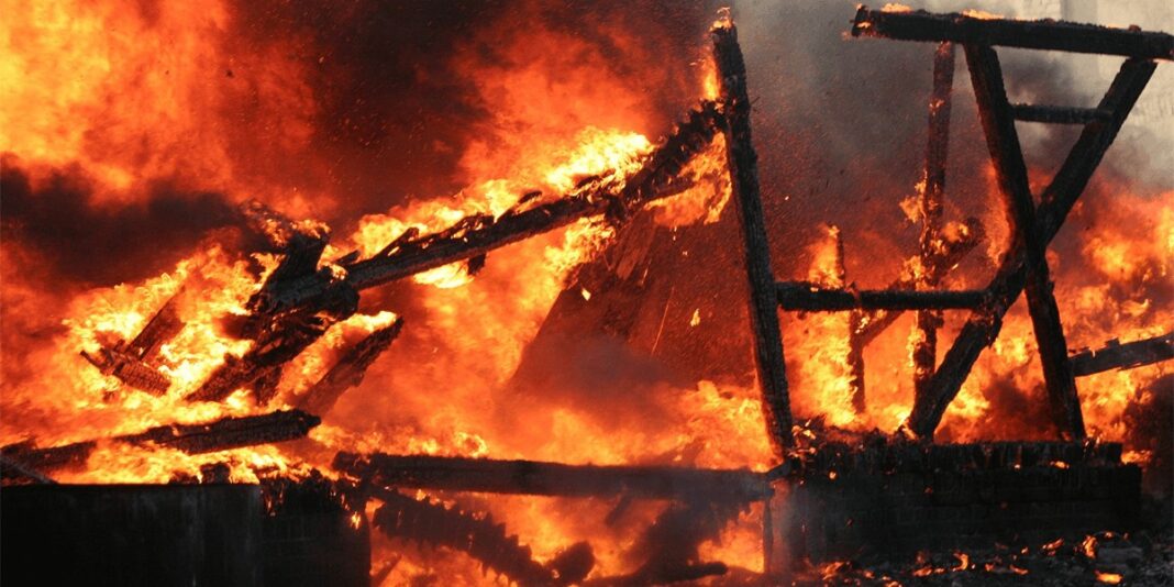 Wohnungsbrand in Heidelsheim: Großeinsatz der Feuerwehr Wohnungsbrand in Heidelsheim: Großeinsatz der Feuerwehr