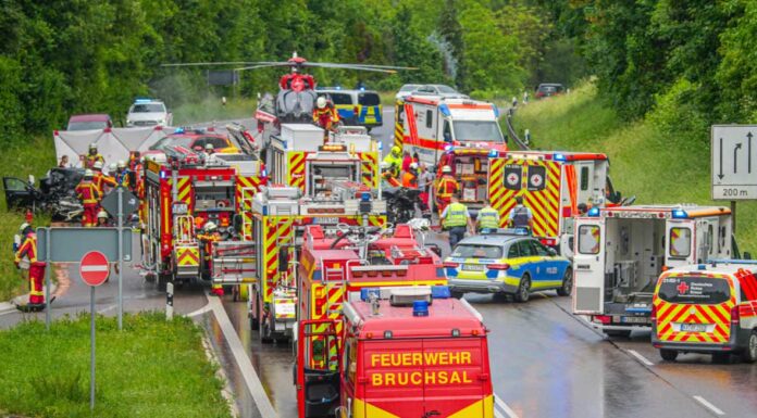 Frontalcrash bei Starkregen: Mehrere Schwerverletzte auf B35 Höhe Silberhölle