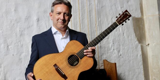 Clive Carroll – Master of the acoustic guitar Clive Carroll – Master of the acoustic guitar