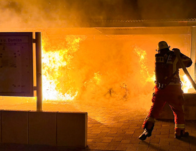 Update II: Polizei vermutet Brandstiftung in Untergrombach. Zeugen gesucht! Update II: Polizei vermutet Brandstiftung in Untergrombach. Zeugen gesucht!