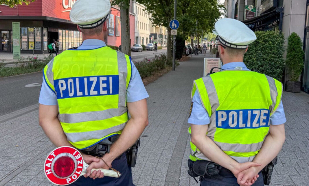 Großeinsatz nach Bombenfund: Bahnverkehr in Bruchsal eingestellt Großeinsatz nach Bombenfund: Bahnverkehr in Bruchsal eingestellt