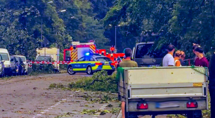 Ein Todesopfer und Hunderte Einsätze nach schwerem Unwetter in Karlsruhe