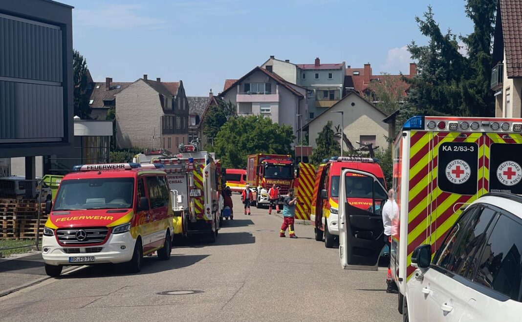 Alarm am Krankenhaus: Großeinsatz wegen ausgelaufener Batteriesäure Alarm am Krankenhaus: Großeinsatz wegen ausgelaufener Batteriesäure