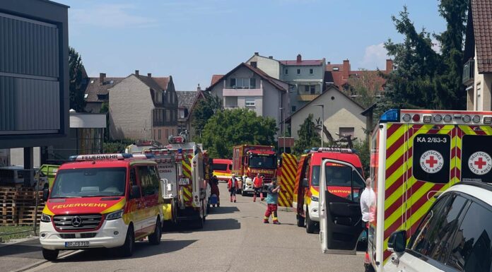 Alarm am Krankenhaus: Großeinsatz wegen ausgelaufener Batteriesäure