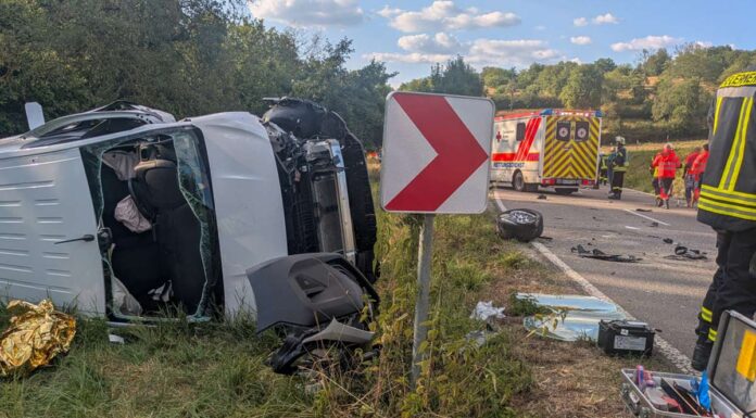 Drei Verletzte nach Frontalzusammenstoß bei Gochsheim