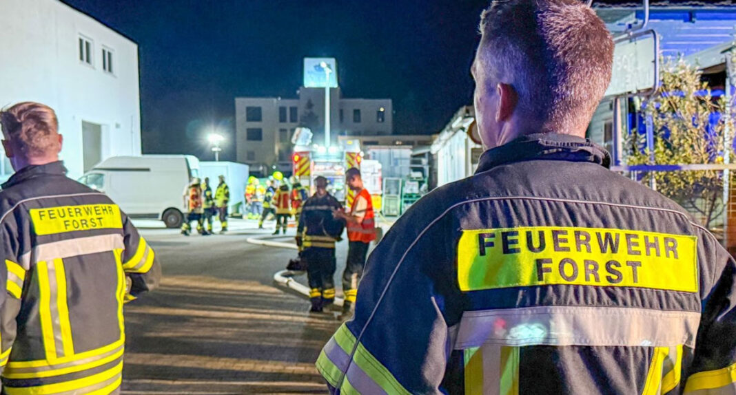 Nach eigenen Löschversuchen: Bewohner bei Brand in Forst schwer verletzt Nach eigenen Löschversuchen: Bewohner bei Brand in Forst schwer verletzt