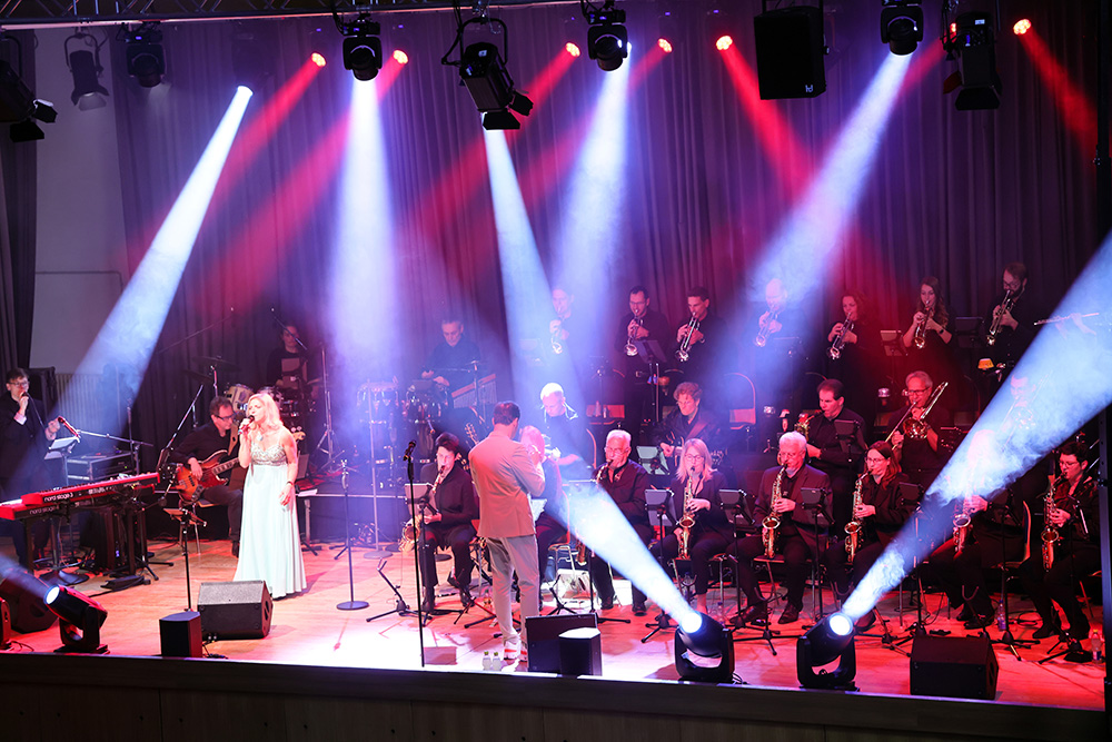 Unser Event-Tipp | 10.10. | Swing, Soul & Solidarität – Benefizkonzert für Kinder und Jugendliche Unser Event-Tipp | 10.10. | Swing, Soul & Solidarität – Benefizkonzert für Kinder und Jugendliche
