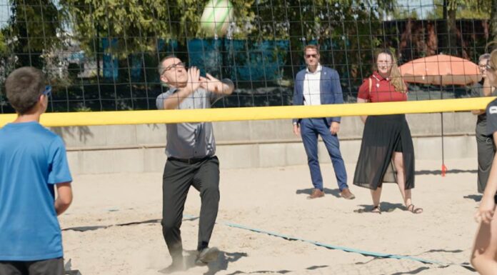 SO WAR’S | Ministerpräsident Cem Özdemir im Sand der DJK Bruchsal