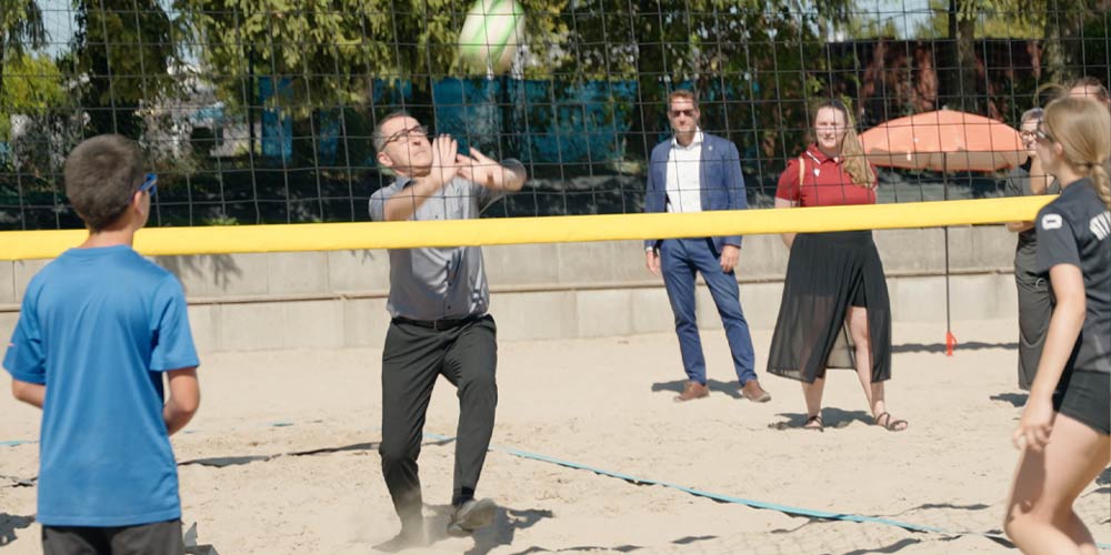 SO WAR’S | Ministerpräsident Cem Özdemir im Sand der DJK Bruchsal SO WAR’S | Ministerpräsident Cem Özdemir im Sand der DJK Bruchsal