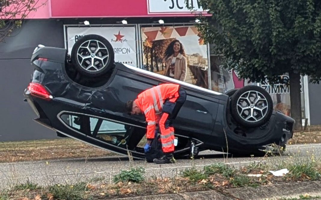 Unfall am Montagmorgen: Drei Fahrzeuge kollidieren an der Kammerforststraße Unfall am Montagmorgen: Drei Fahrzeuge kollidieren an der Kammerforststraße