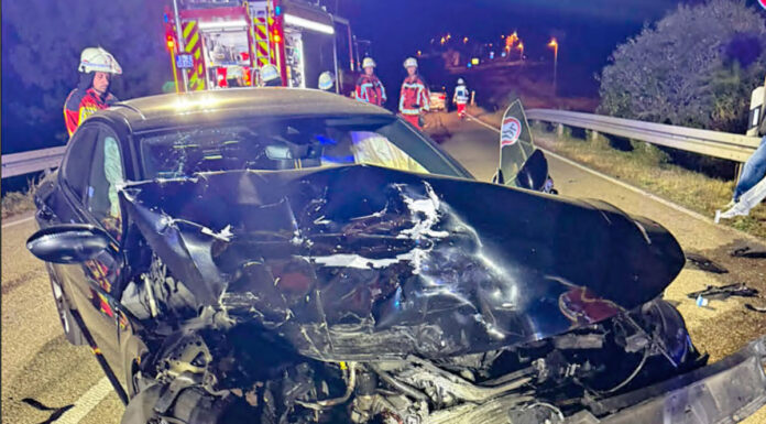 Zwei Autos kollidieren bei Forst – Fahrer/in begeht Unfallflucht