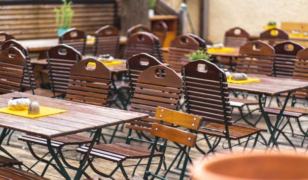 Spieglein, Spieglein an der Wand, wer ist der schönste Biergarten im ganzen Land? Spieglein, Spieglein an der Wand, wer ist der schönste Biergarten im ganzen Land?