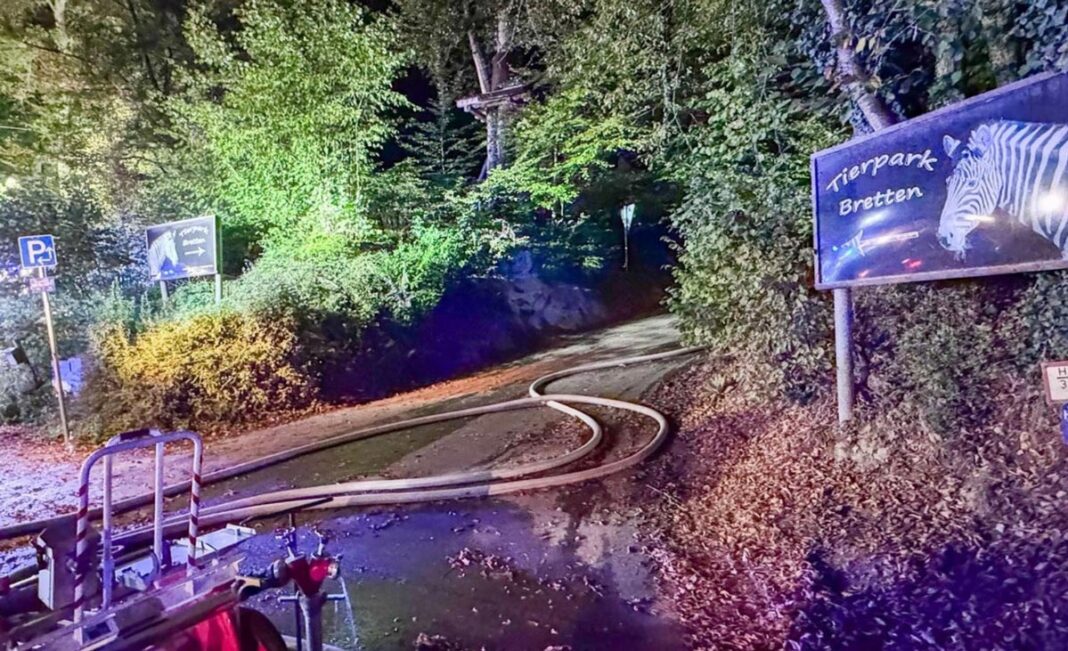 Feuer im Tierpark Bretten: Scheune und Wohnhaus in Flammen Feuer im Tierpark Bretten: Scheune und Wohnhaus in Flammen